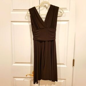 Soprano Brown Midi Dress with Ruched Waist and V-neck for Night Out